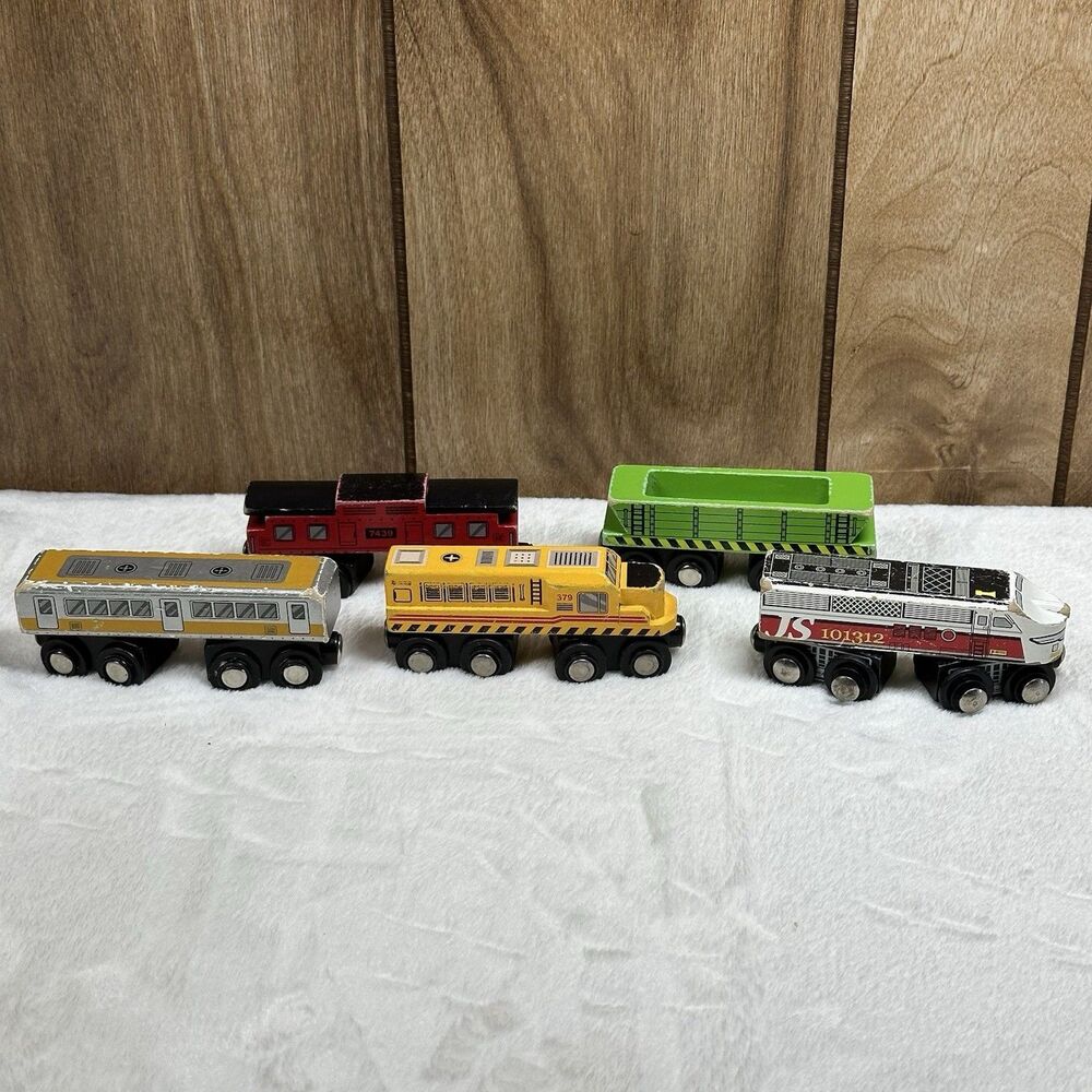 Maison Joseph Battat Yellow Wooden‎ Engine Magnetic Thomas Train Car #379